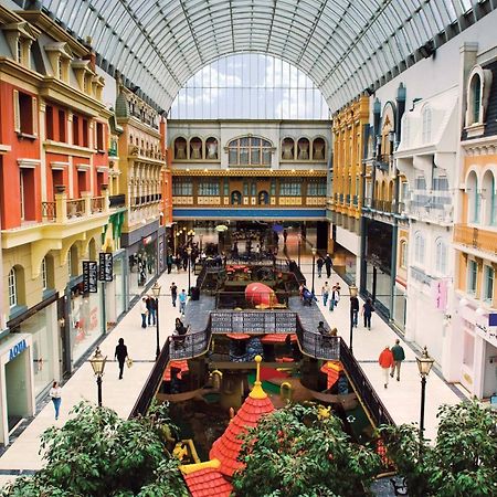 Fantasyland Hotel Эдмонтон Экстерьер фото