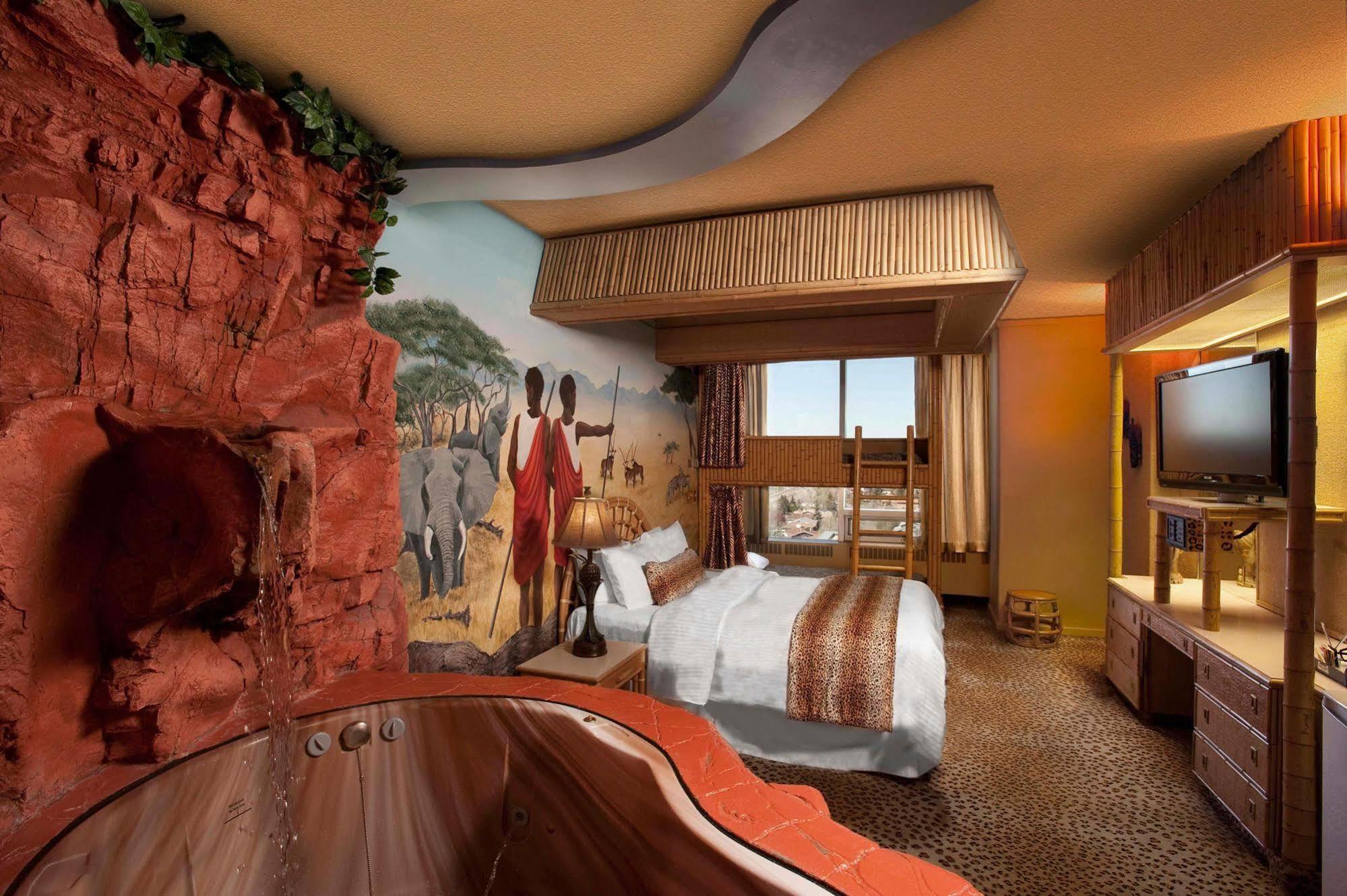 Fantasyland Hotel Эдмонтон Экстерьер фото