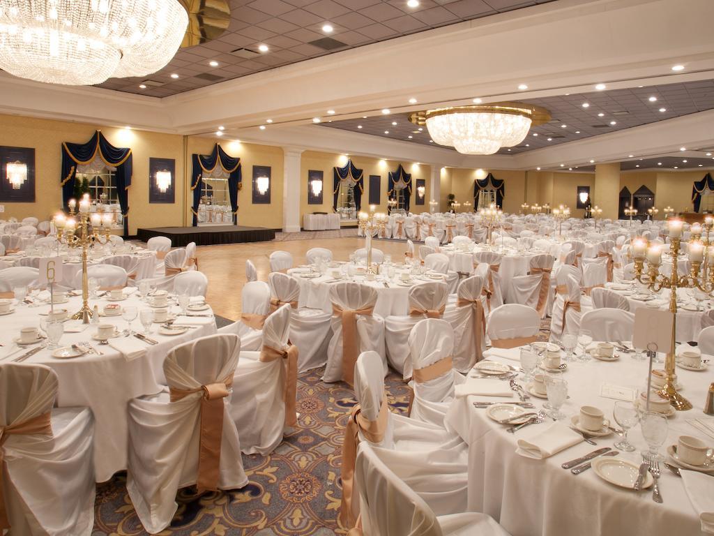Fantasyland Hotel Эдмонтон Экстерьер фото
